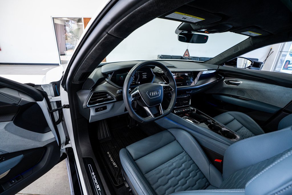 Used 2024 Audi e-tron GT Prestige image 34