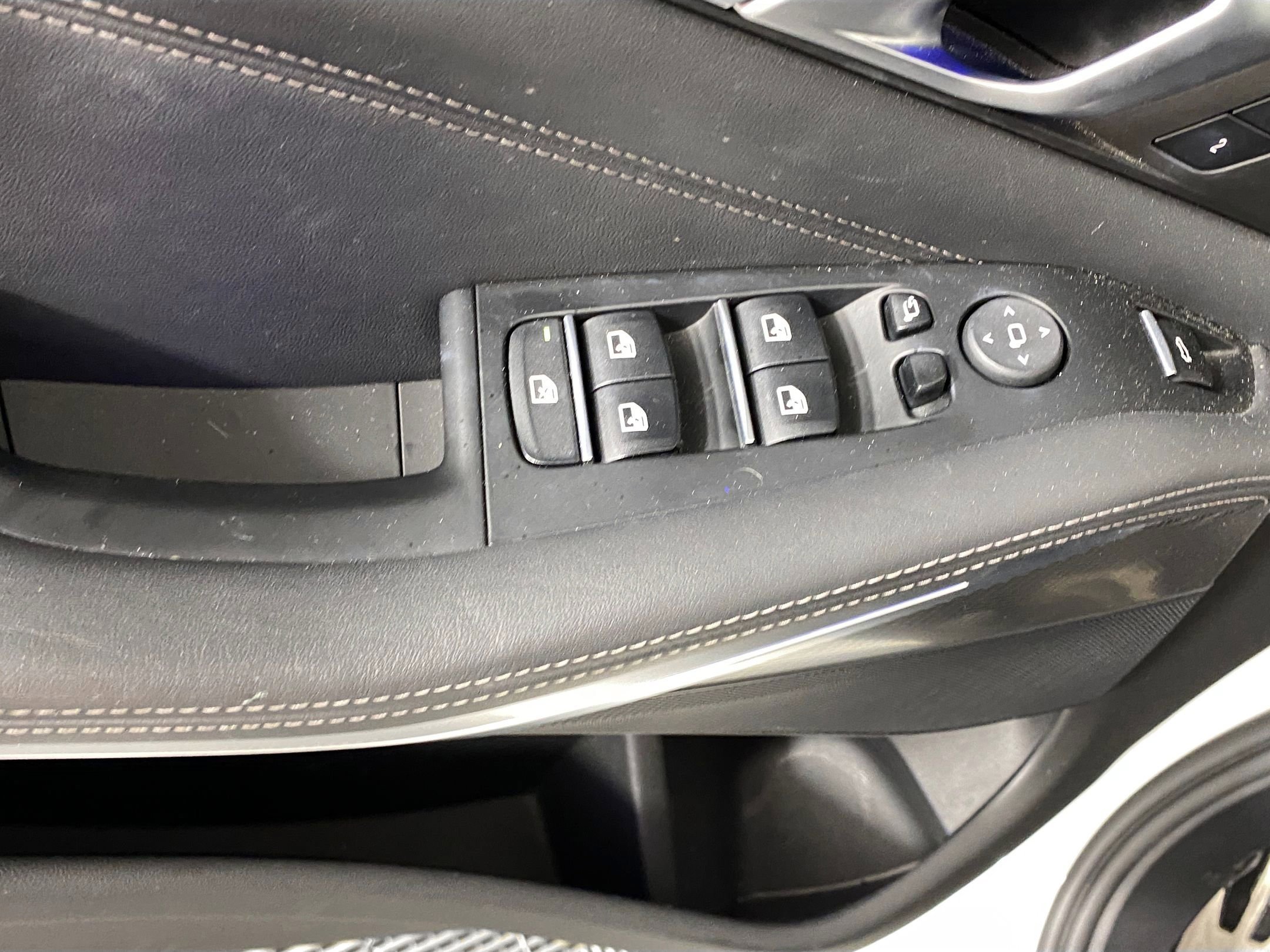 Used 2022 BMW X5 sDrive40i w/ M Sport Package image 28