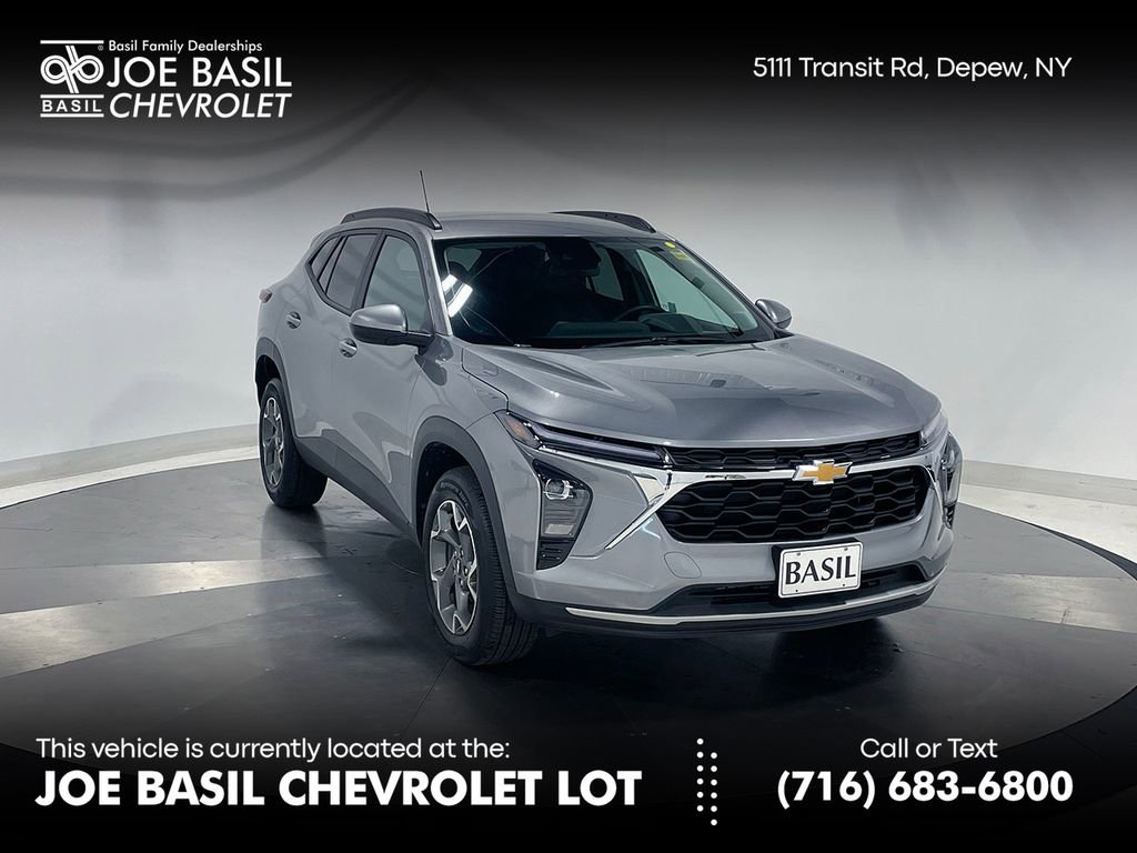 Used 2025 Chevrolet Trax LT w/ LT Convenience Package FWD image 1