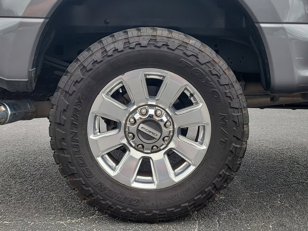 Certified 2022 Ford F250 Platinum w/ FX4 Off-Road Package AWD/4WD image 5