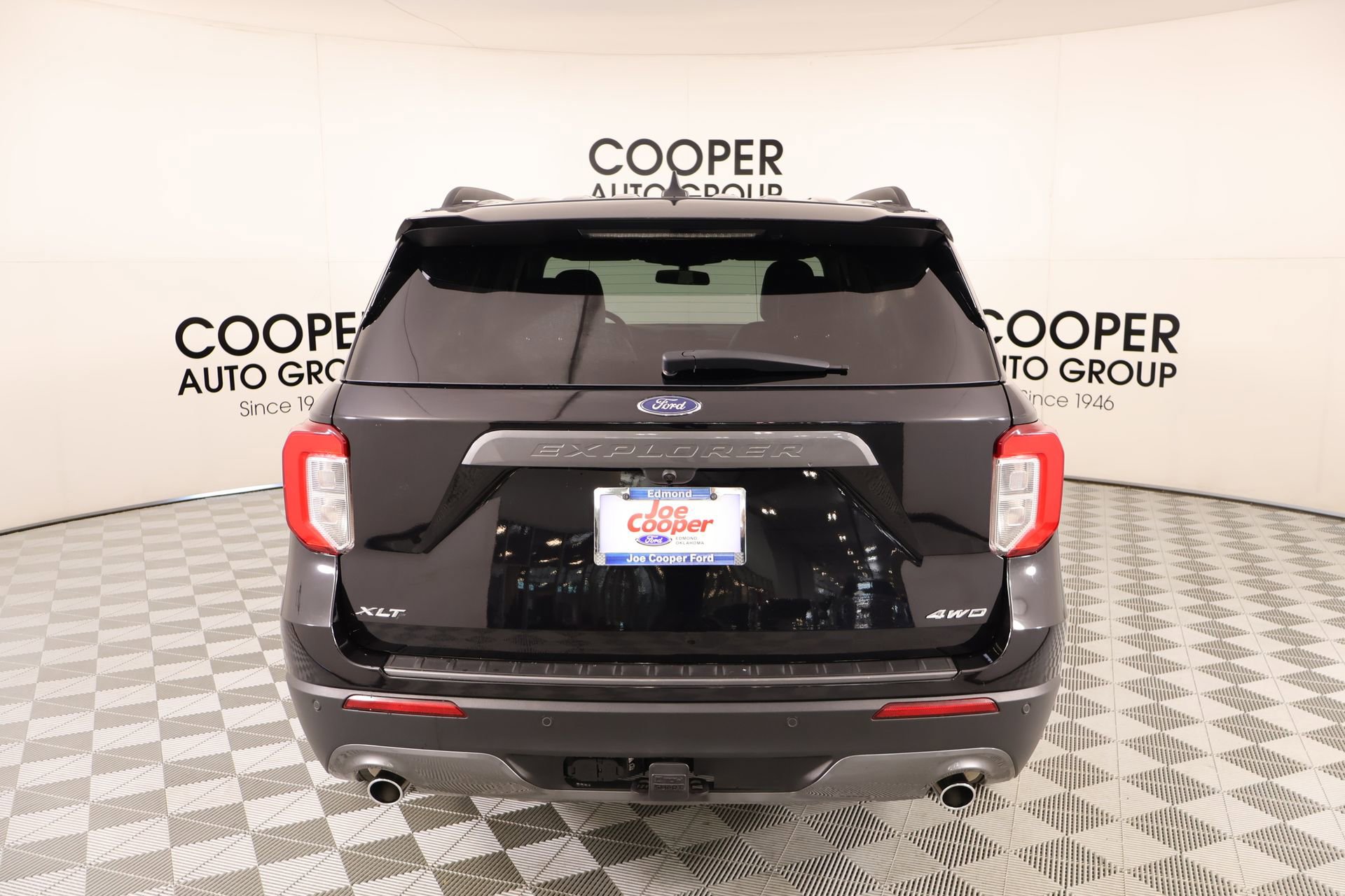 Used 2022 Ford Explorer XLT w/ Equipment Group 202A AWD/4WD image 24
