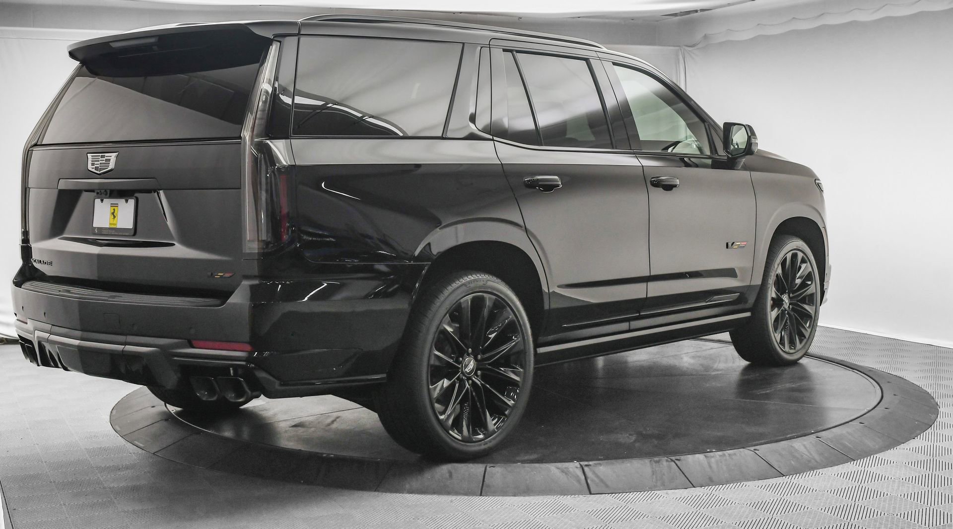 Used 2025 Cadillac Escalade V w/ LPO, ONYX Package image 13