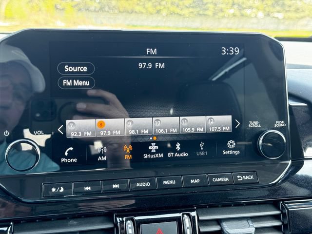 Used 2025 Nissan Pathfinder SL AWD/4WD image 30