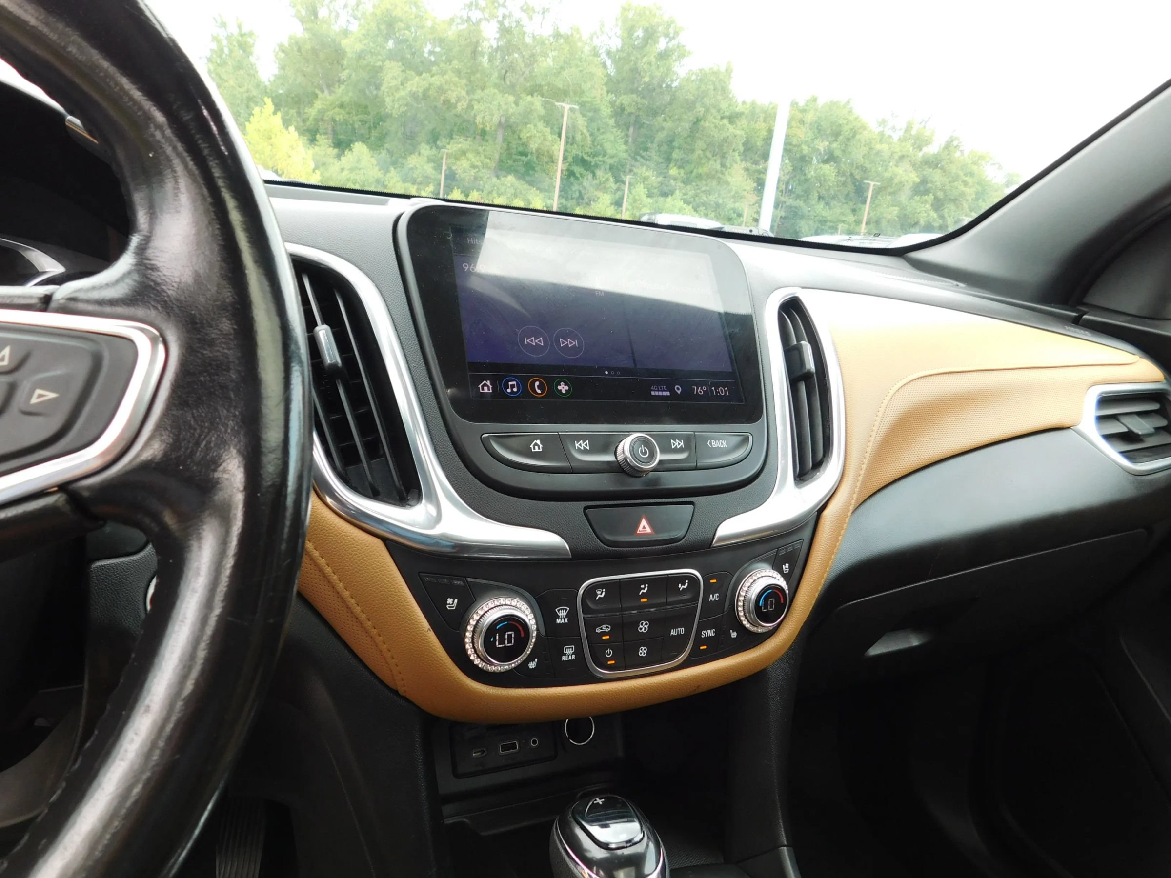 Used 2020 Chevrolet Equinox Premier FWD image 23