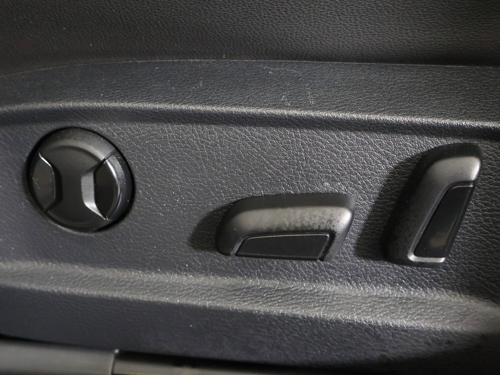 Used 2018 Volkswagen Golf R 4-Door image 32