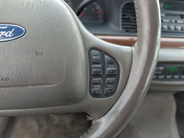 Used 2002 Ford Crown Victoria LX image 10