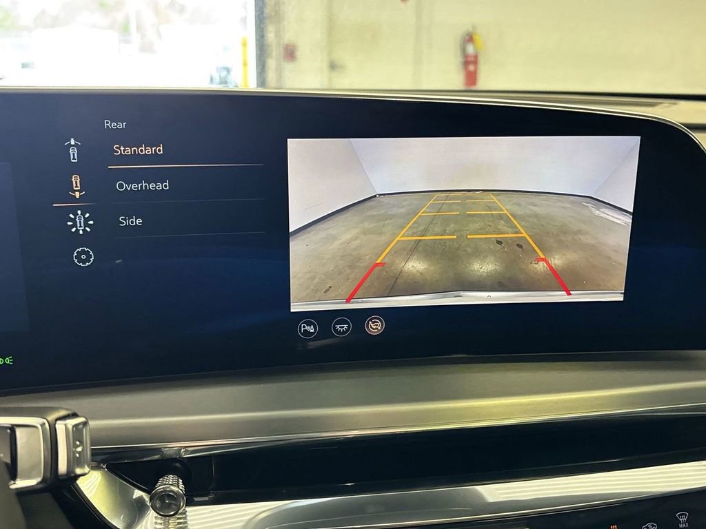 New 2025 Cadillac Lyriq Luxury image 15