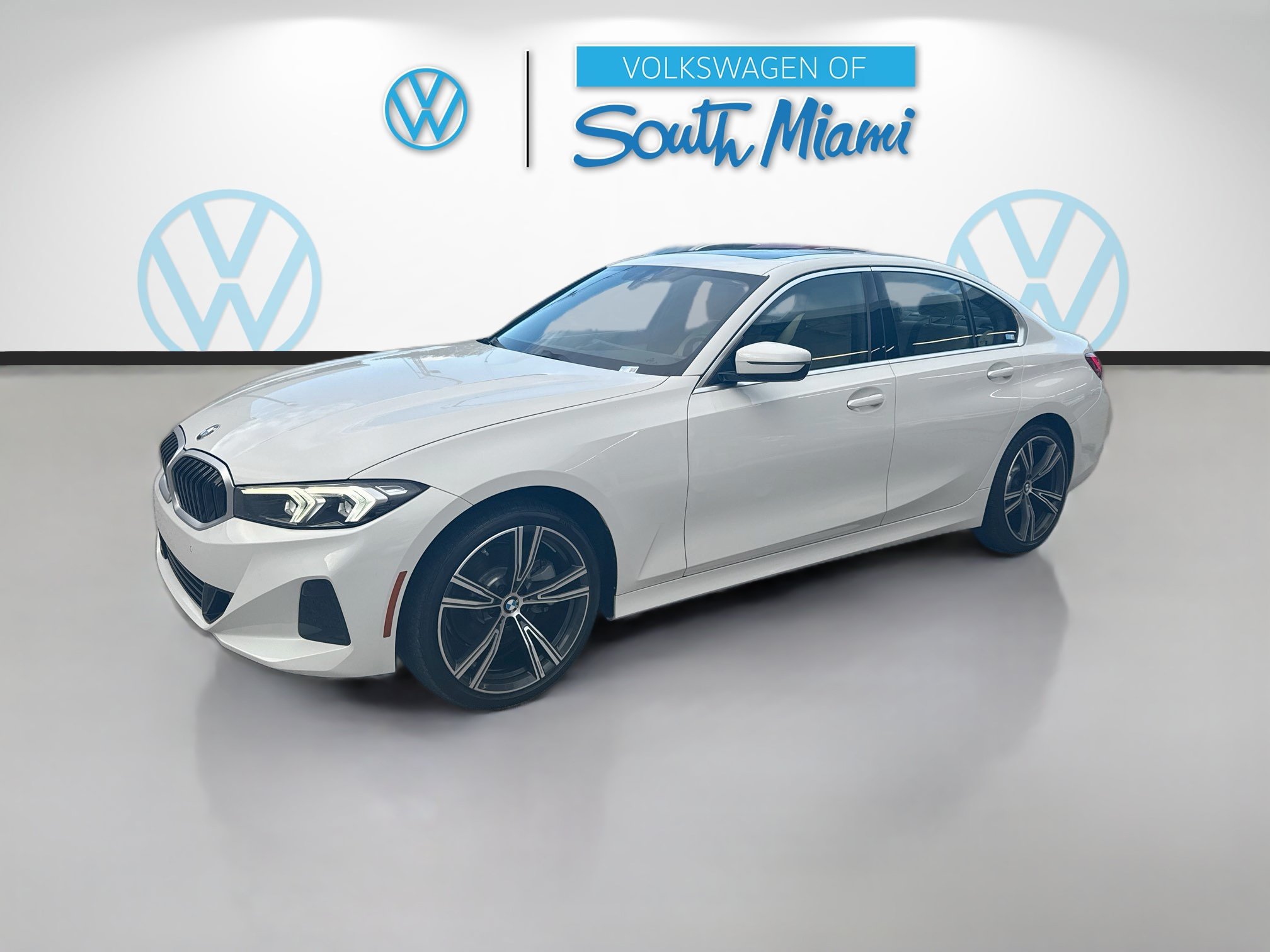Used 2024 BMW 330i Sedan w/ Convenience Package RWD image 3