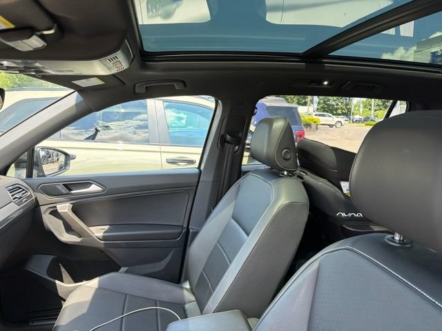 Used 2021 Volkswagen Tiguan SE R-Line AWD/4WD image 8