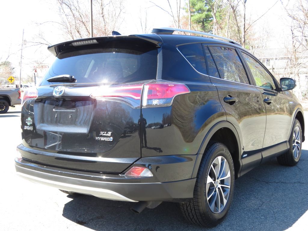 Used 2017 Toyota RAV4 XLE w/ Carpet Mat Package AWD/4WD image 5
