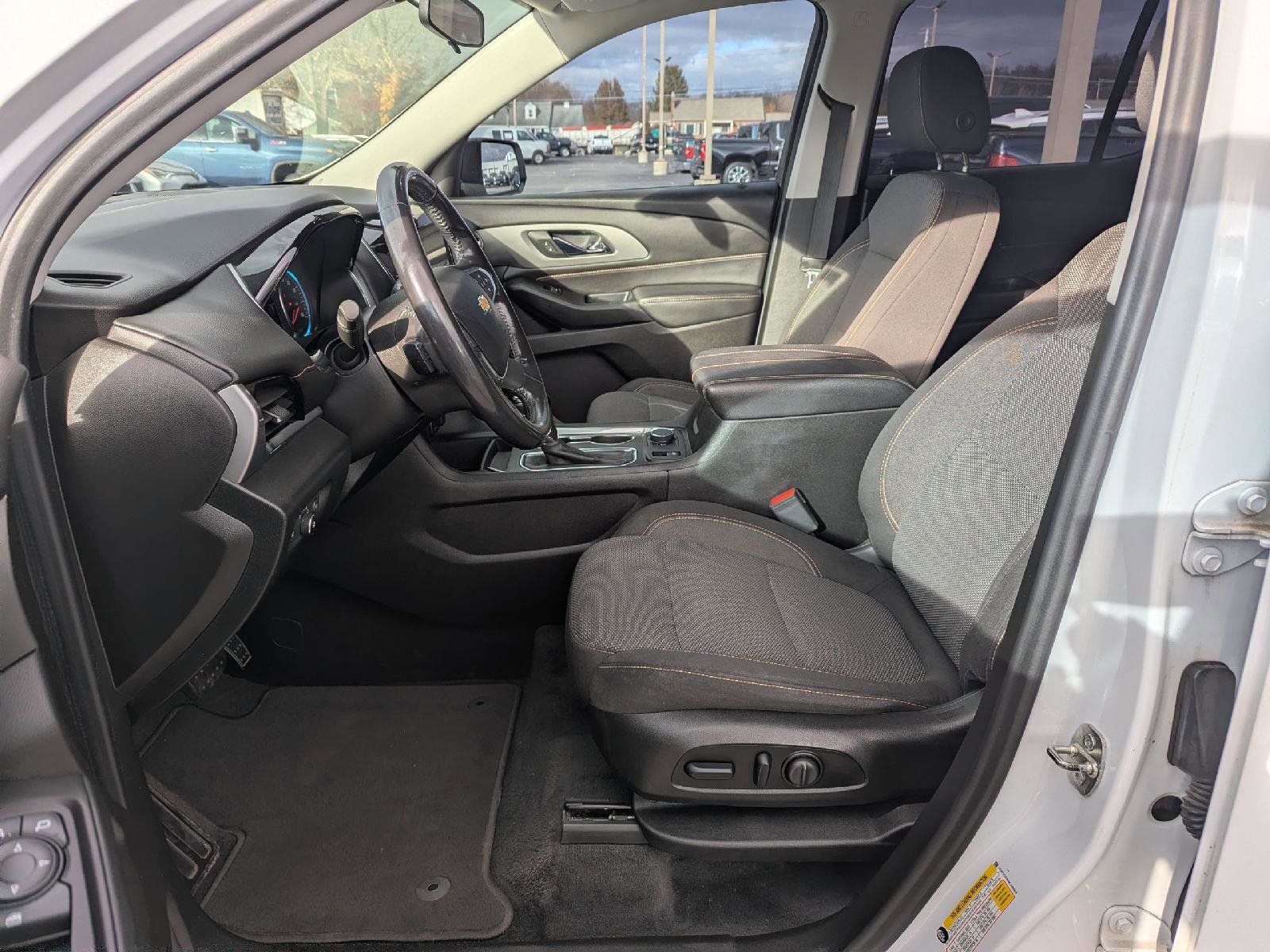 Used 2019 Chevrolet Traverse LT w/ LPO, Blackout Package image 32