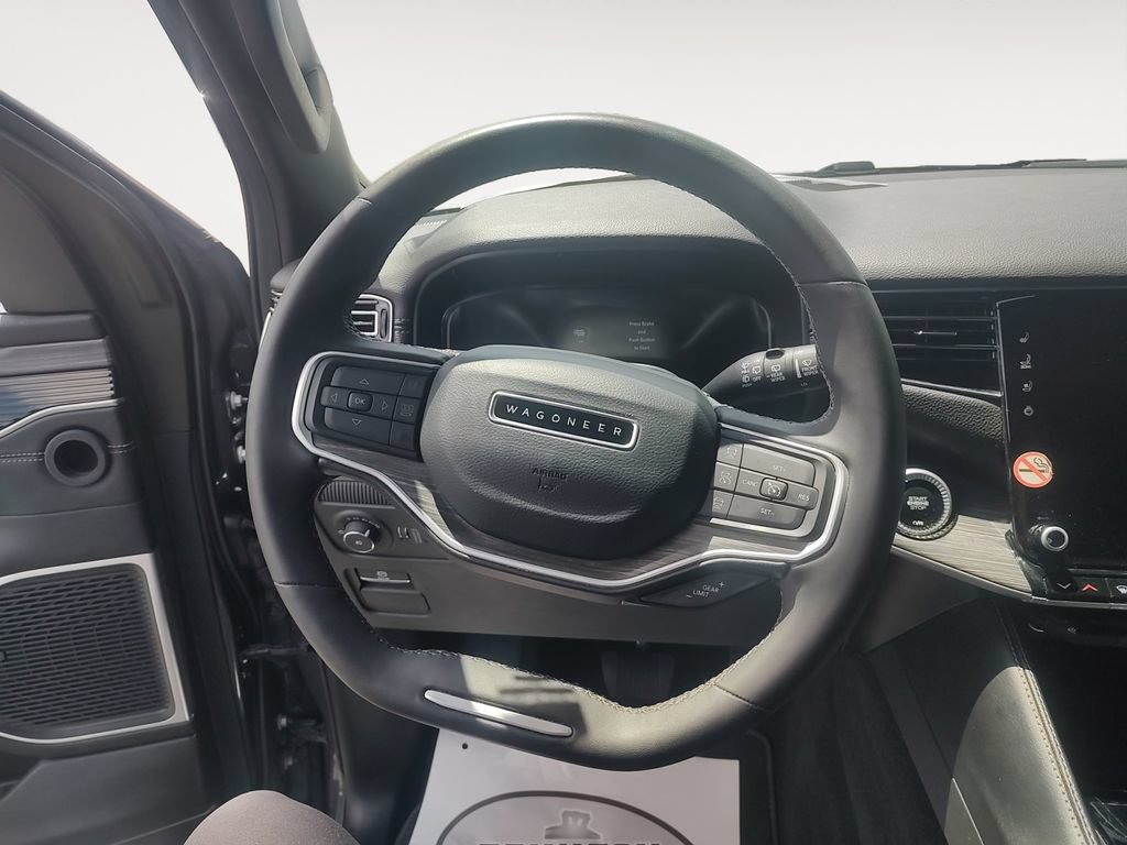 Used 2024 Jeep Wagoneer L Series III w/ Flexible Seating Group AWD/4WD image 12