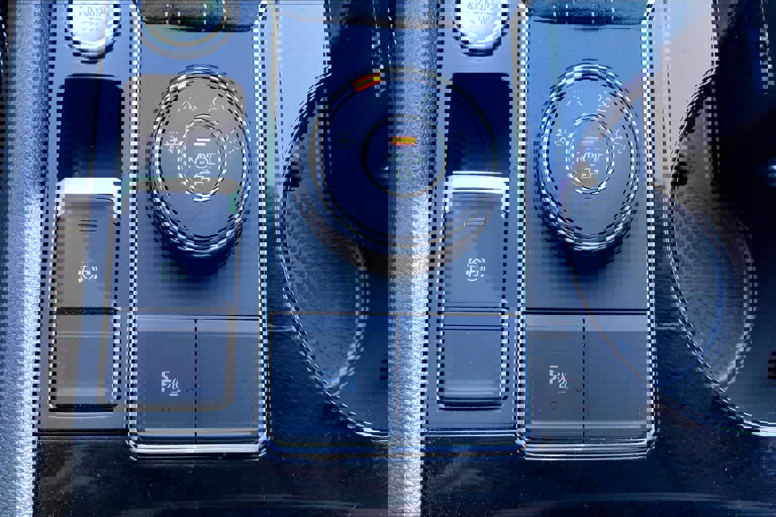 Used 2021 Volkswagen Atlas Cross Sport SEL image 36