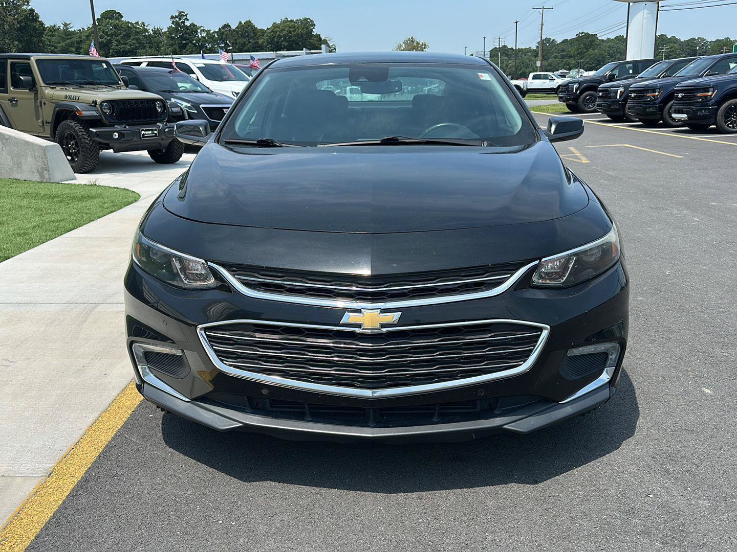 Used 2016 Chevrolet Malibu LT FWD image 2