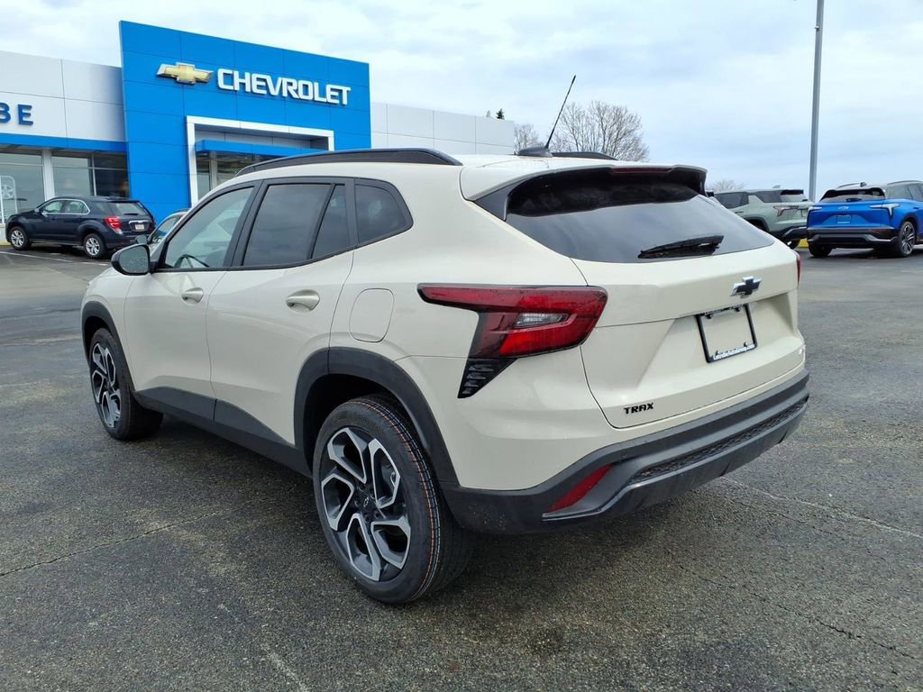 New 2026 Chevrolet Trax RS w/ Sunroof Package FWD image 3