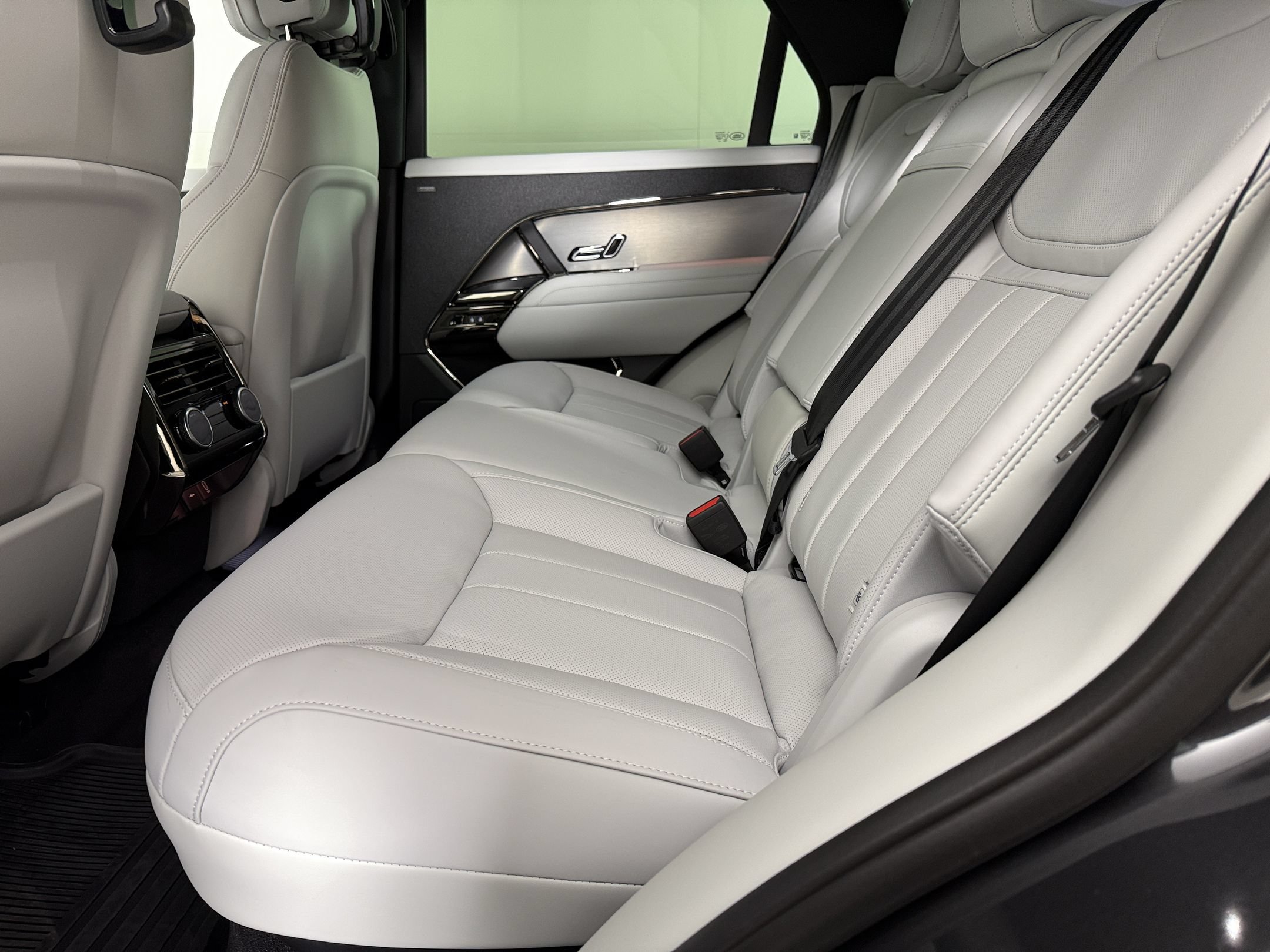 New 2026 Land Rover Range Rover Sport SE AWD/4WD image 22