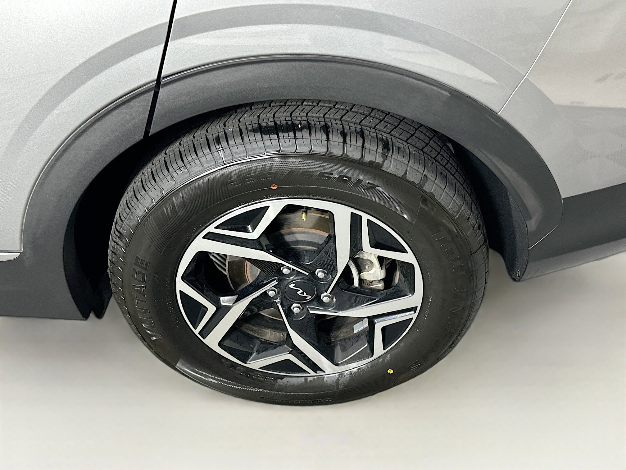 Used 2025 Kia Sportage LX image 11