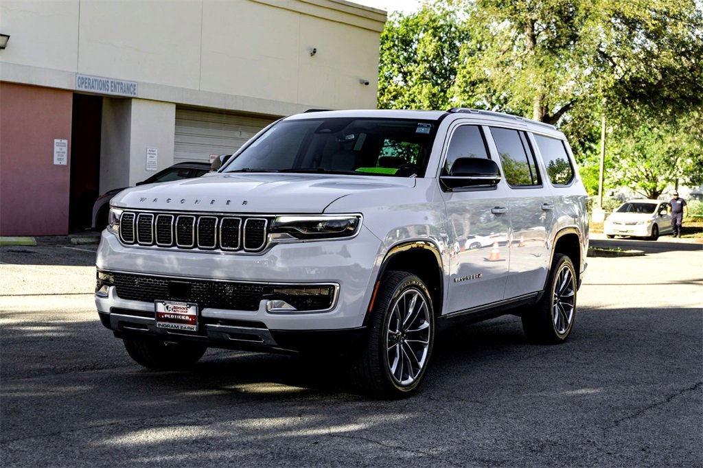 Used 2023 Jeep Wagoneer Series III w/ Premium Group I image 9