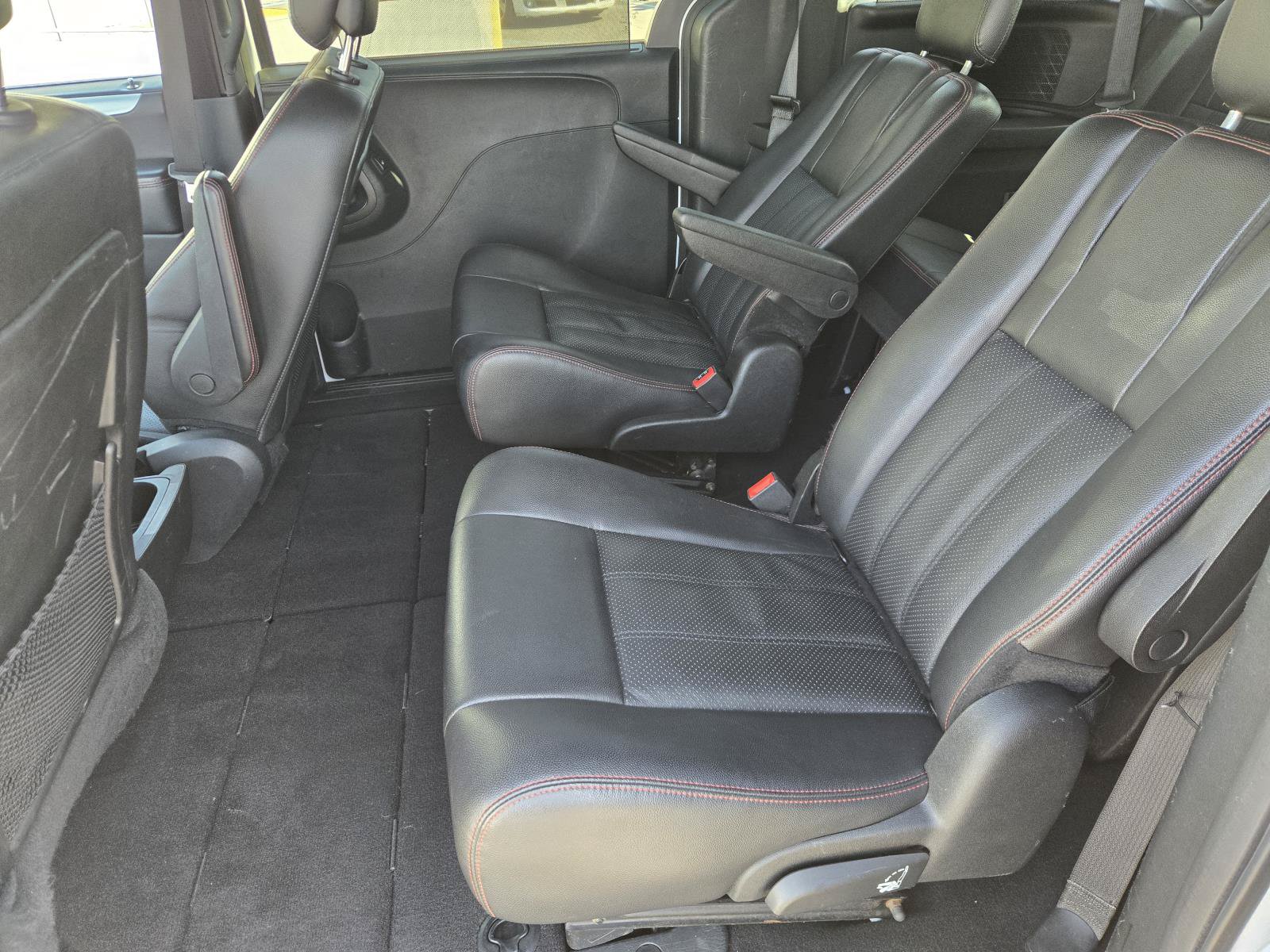 Used 2014 Dodge Grand Caravan R/T w/ Driver Convenience Group FWD image 20