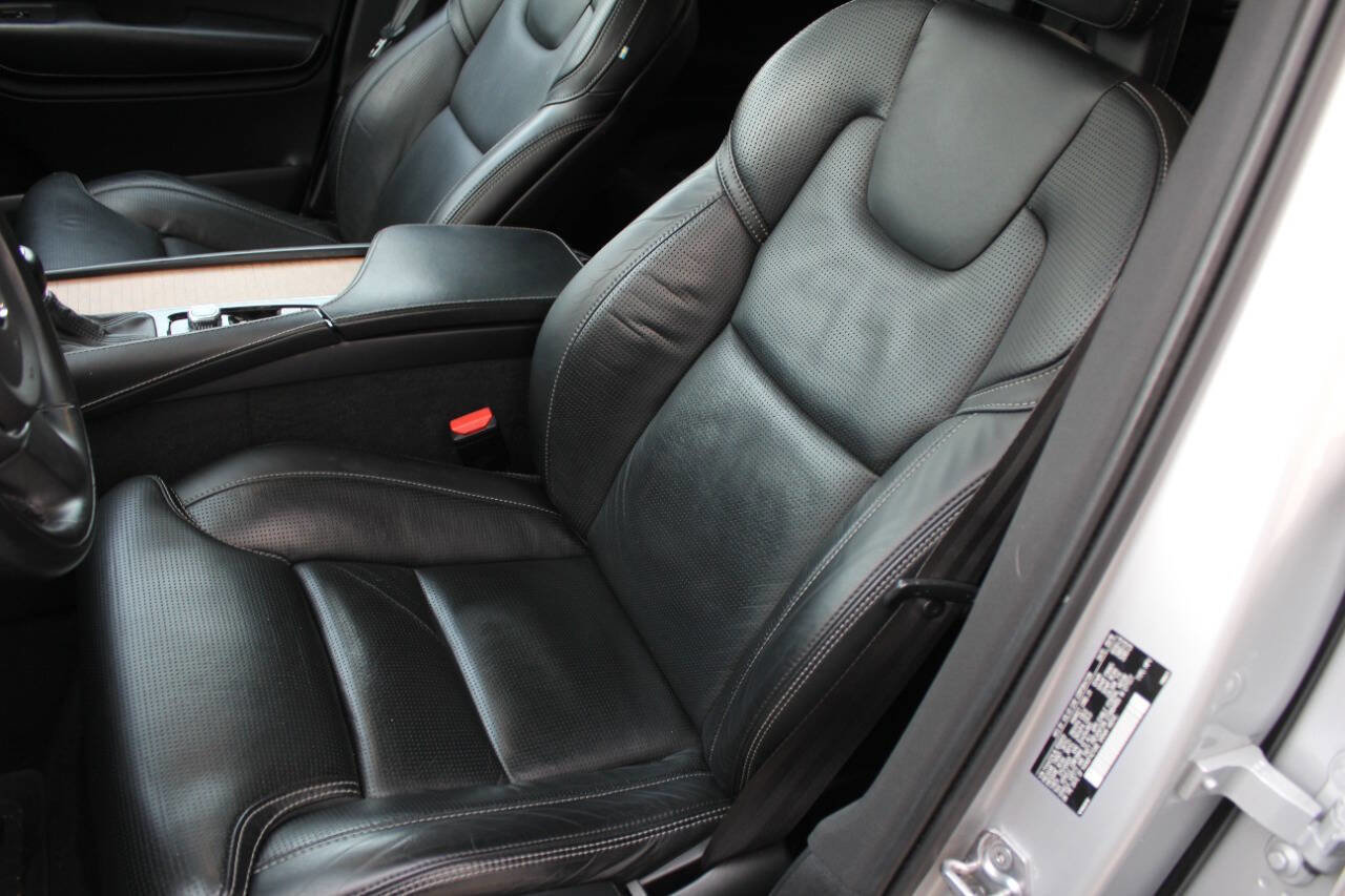 Used 2020 Volvo XC90 T6 Inscription w/ Protection Package Premier image 11