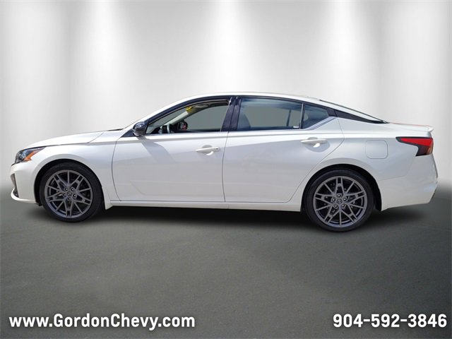Used 2024 Nissan Altima 2.0 SR image 2