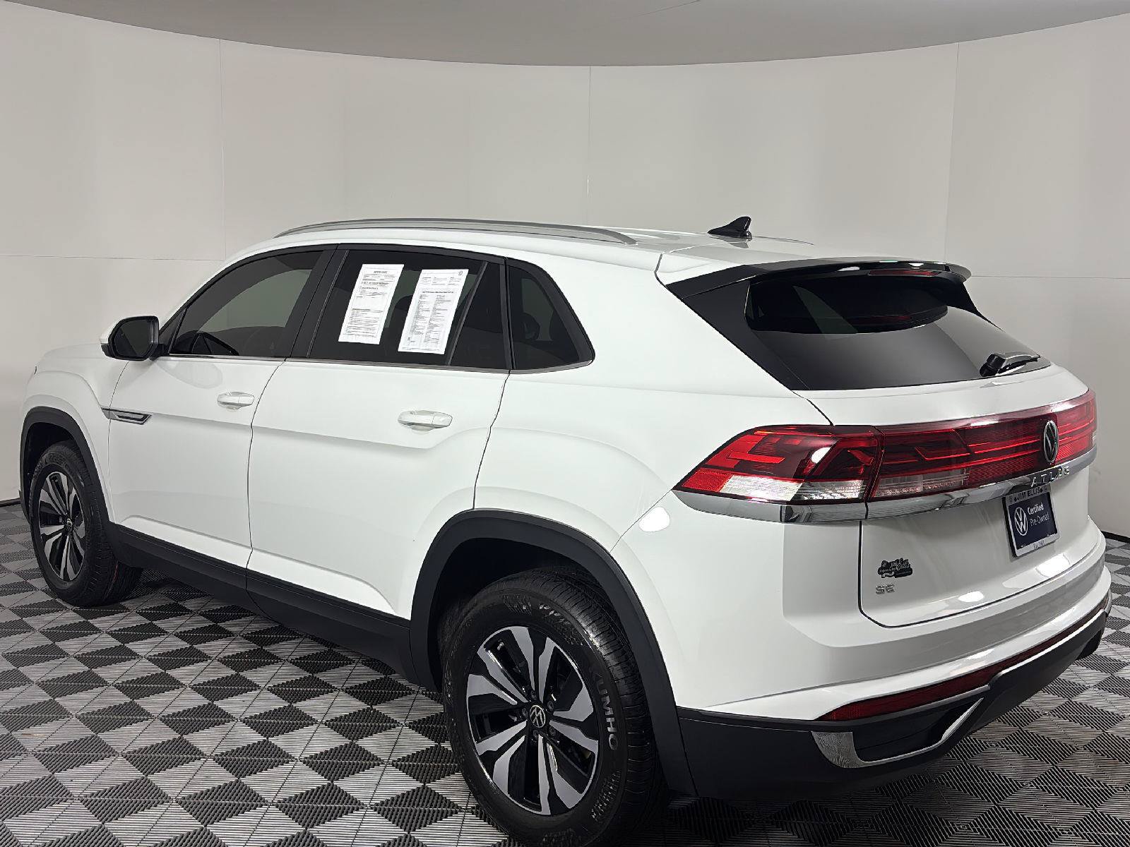 Certified 2025 Volkswagen Atlas Cross Sport SE FWD image 6