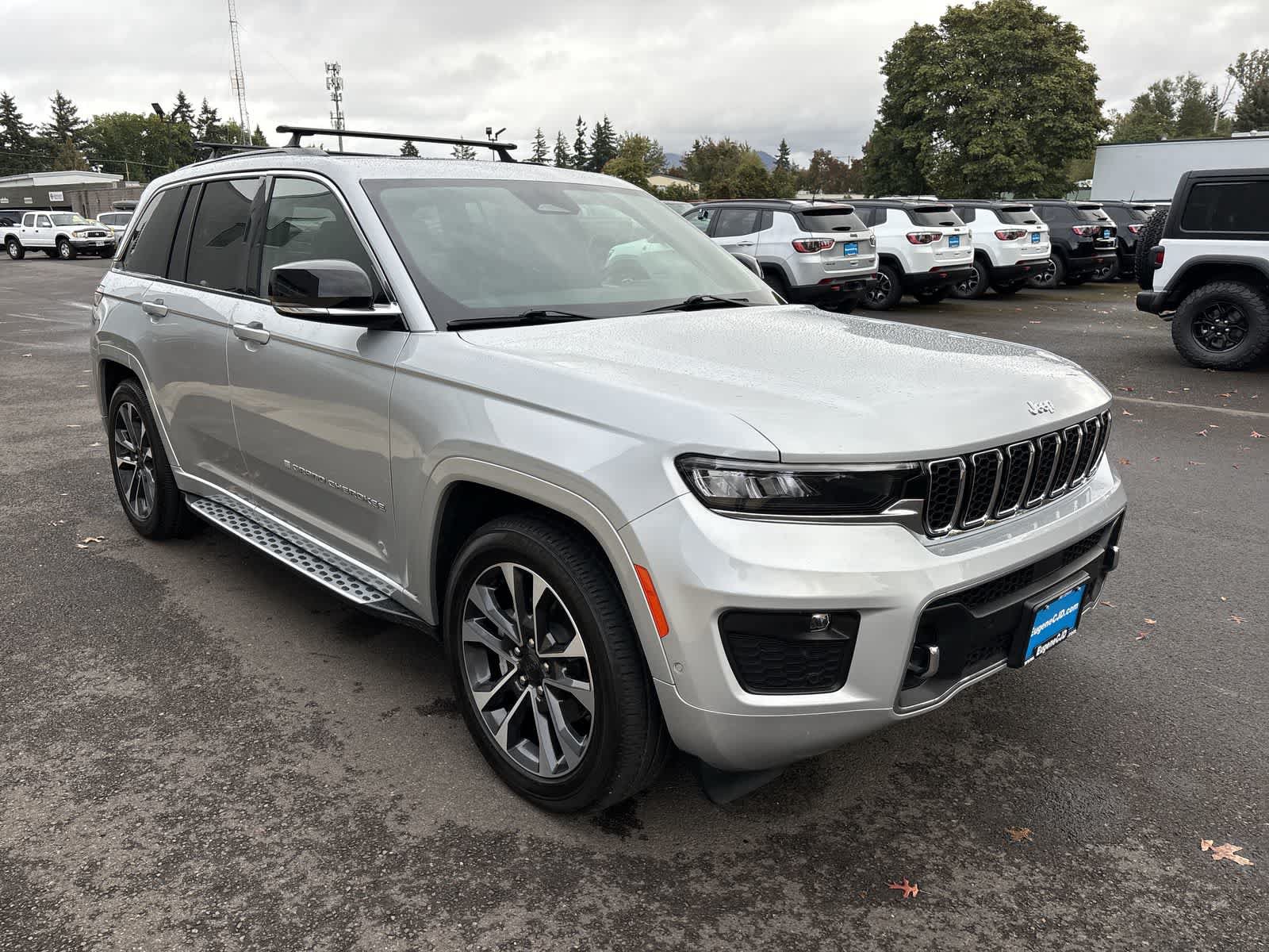 Used 2024 Jeep Grand Cherokee Overland w/ Luxury Tech Group IV AWD/4WD image 5