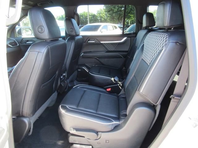 Used 2025 GMC Acadia Denali FWD image 32