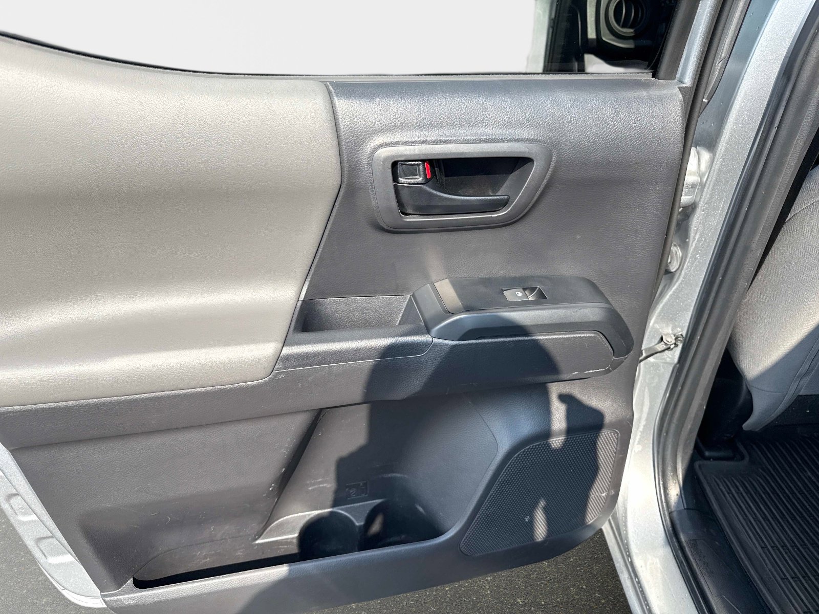 Used 2023 Toyota Tacoma SR image 11