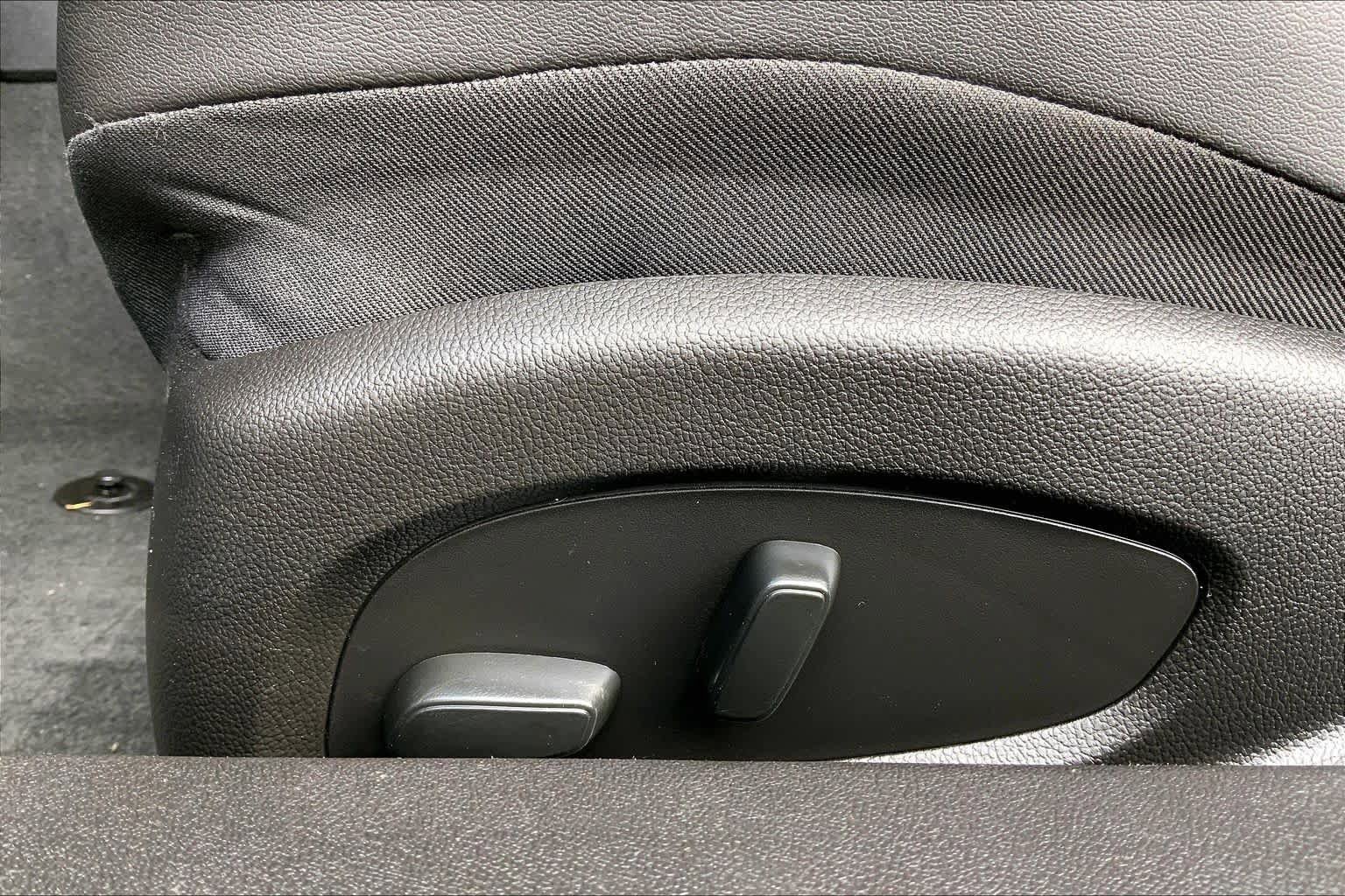 Used 2022 Chevrolet Camaro LT RWD image 31