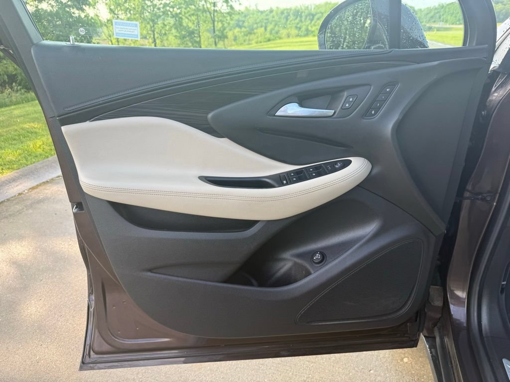 Used 2020 Buick Envision Essence FWD image 26