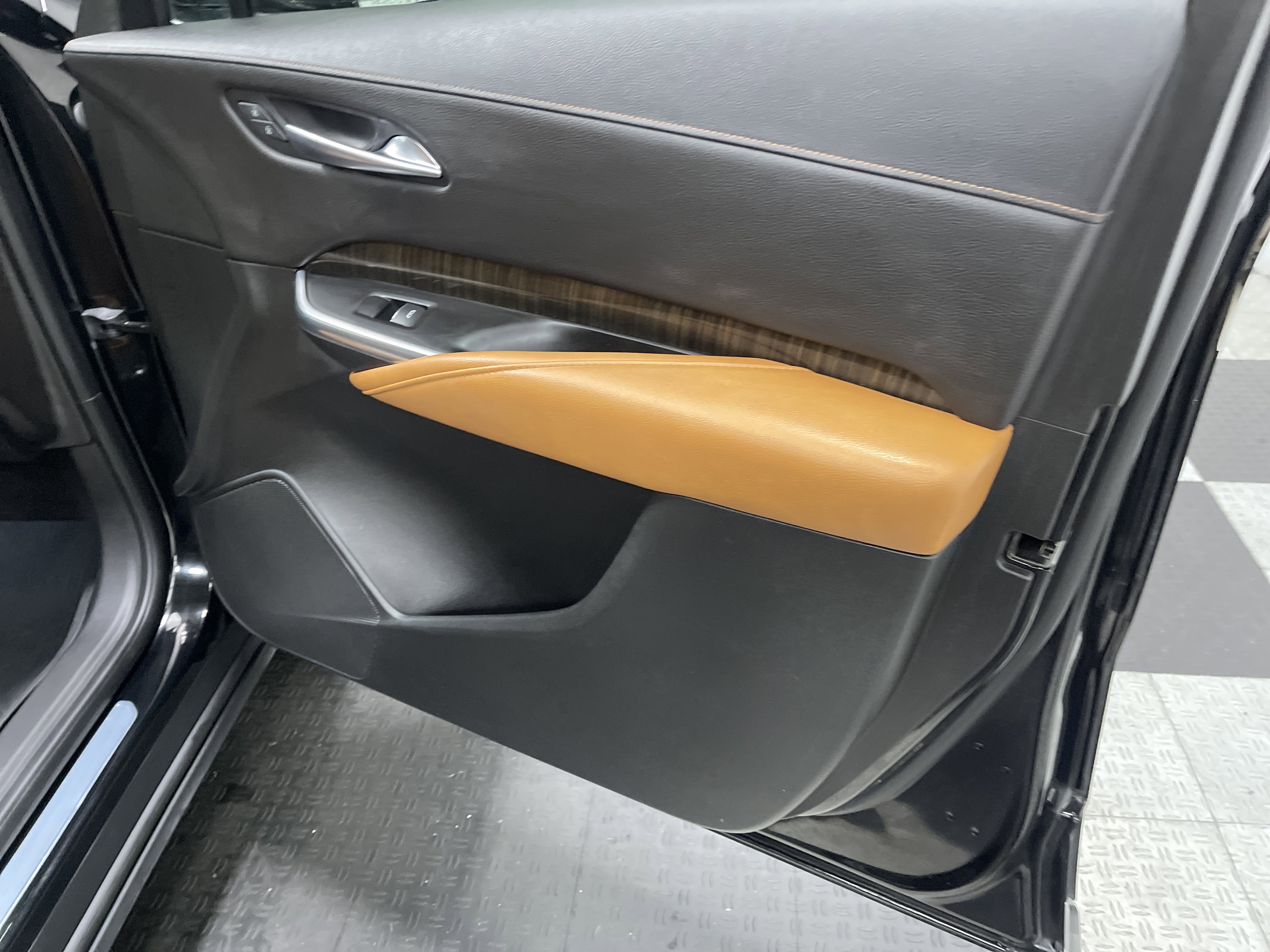 Used 2019 Cadillac XT4 Premium Luxury FWD image 25