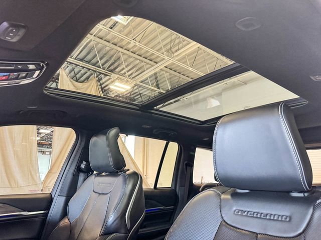 Used 2022 Jeep Grand Cherokee Overland w/ Luxury Tech Group IV image 6