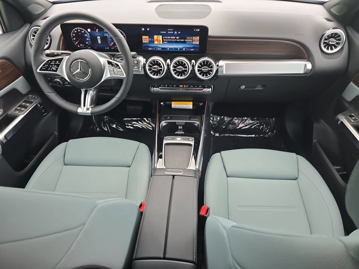New 2026 Mercedes-Benz GLB 250 image 9