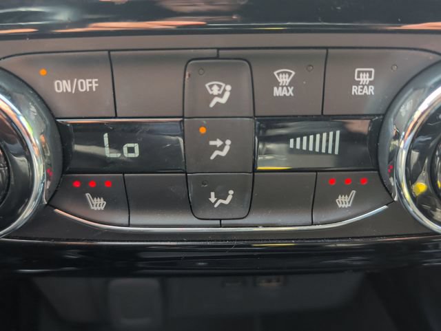 Used 2025 Chevrolet Trax RS FWD image 17