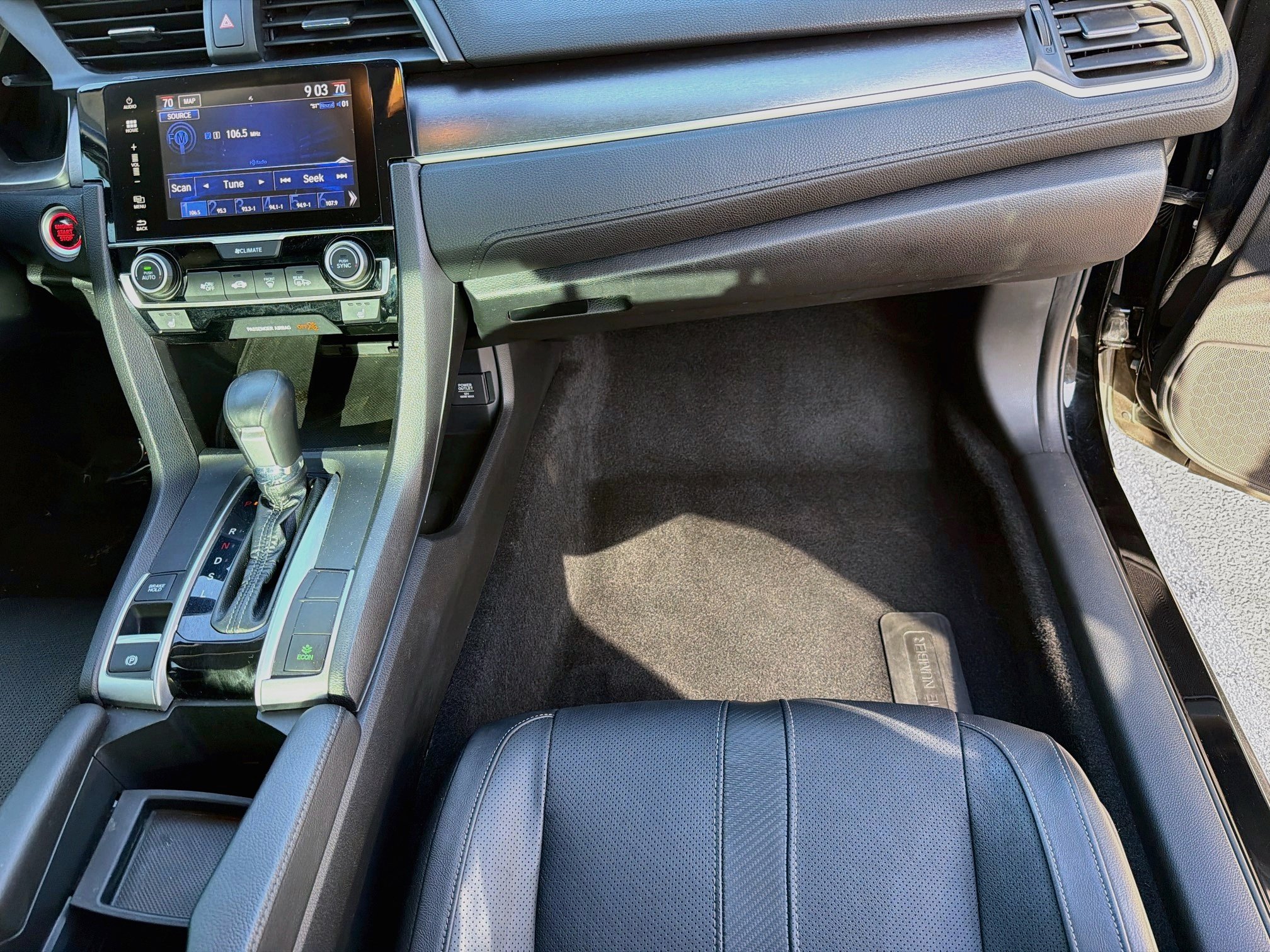 Used 2018 Honda Civic Touring image 17