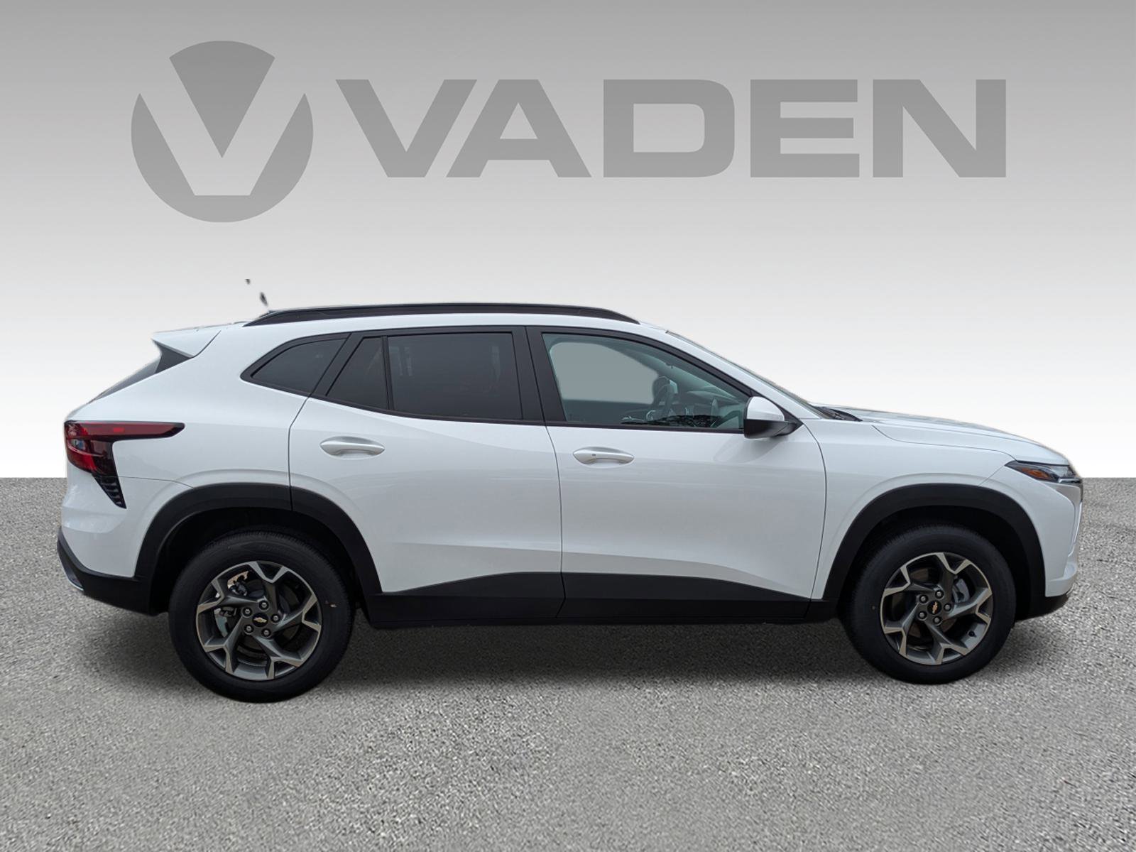 New 2025 Chevrolet Trax LT w/ Driver Confidence Package FWD image 21