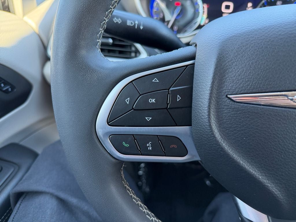 Used 2022 Chrysler Pacifica Touring-L FWD image 15