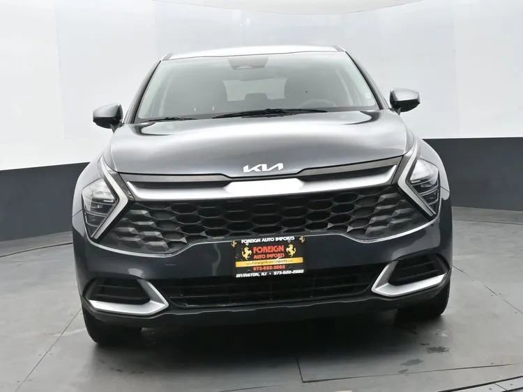 Used 2024 Kia Sportage LX image 3