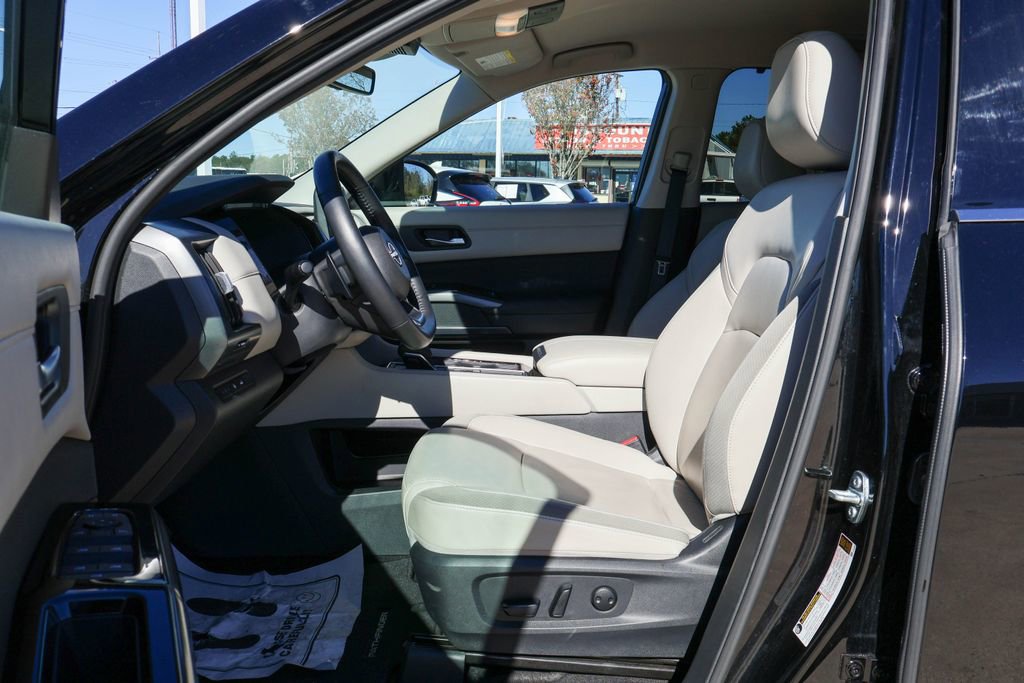 Used 2025 Nissan Pathfinder SL image 7