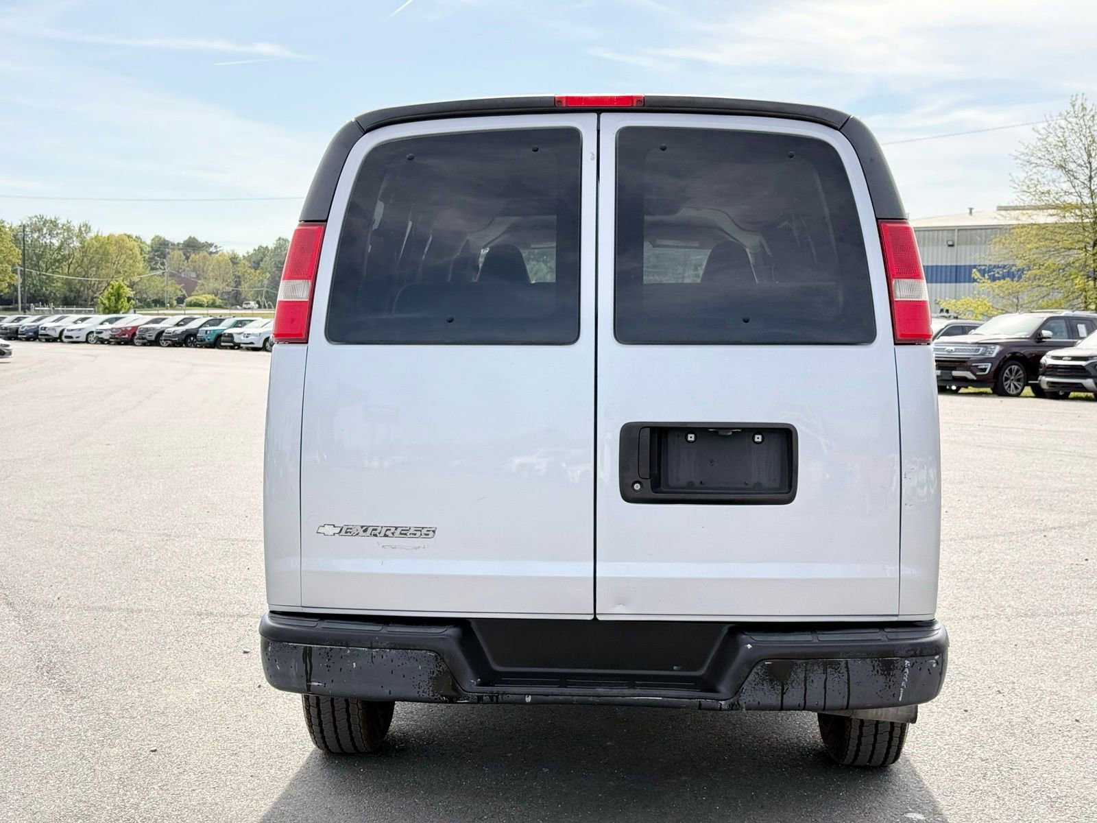 Used 2016 Chevrolet Express 2500 LS RWD image 10