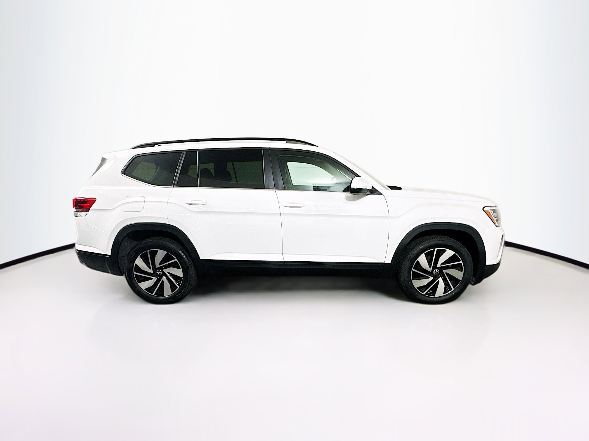 Used 2025 Volkswagen Atlas SE image 10