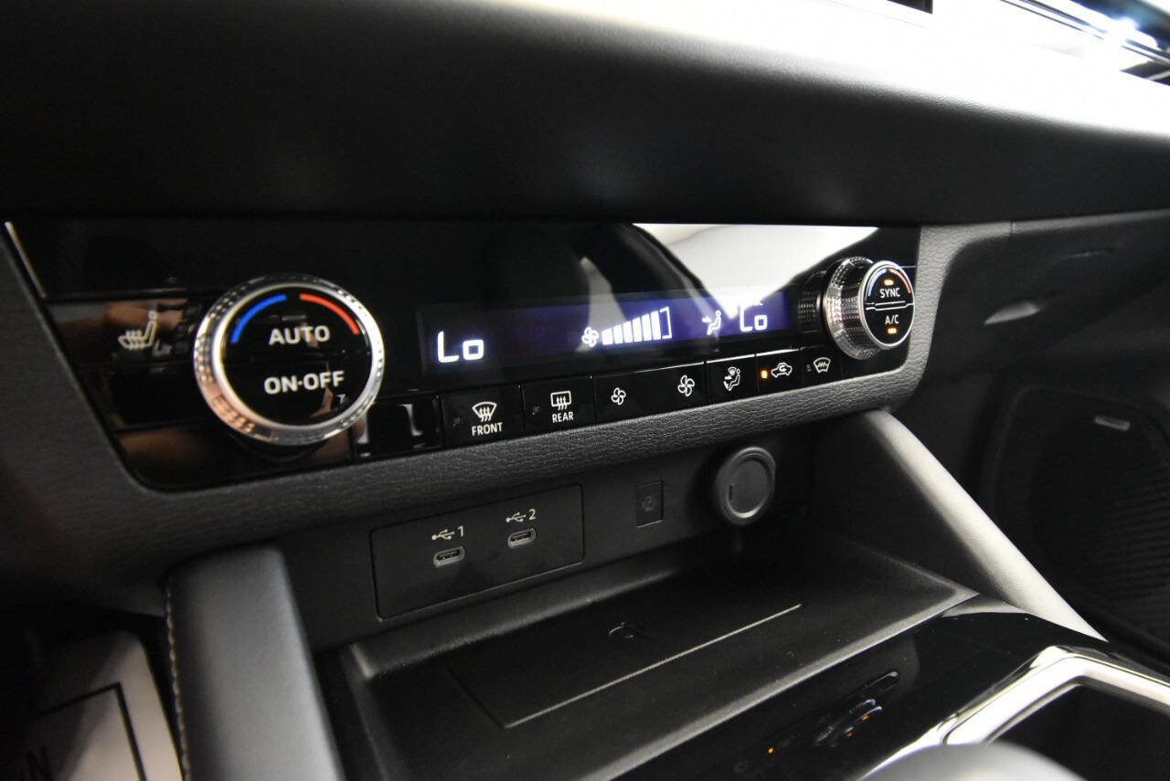 Used 2025 Mitsubishi Outlander SE image 22