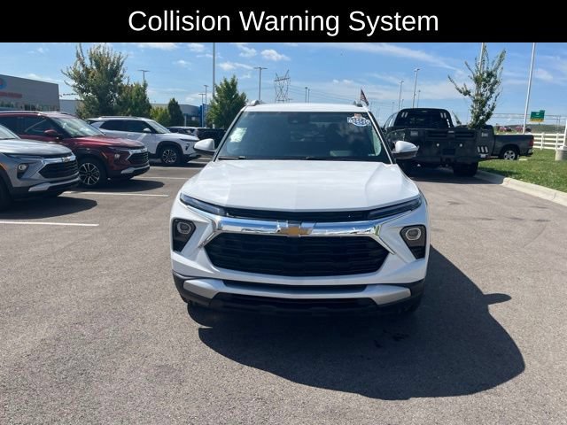 Used 2025 Chevrolet TrailBlazer LT AWD/4WD image 2