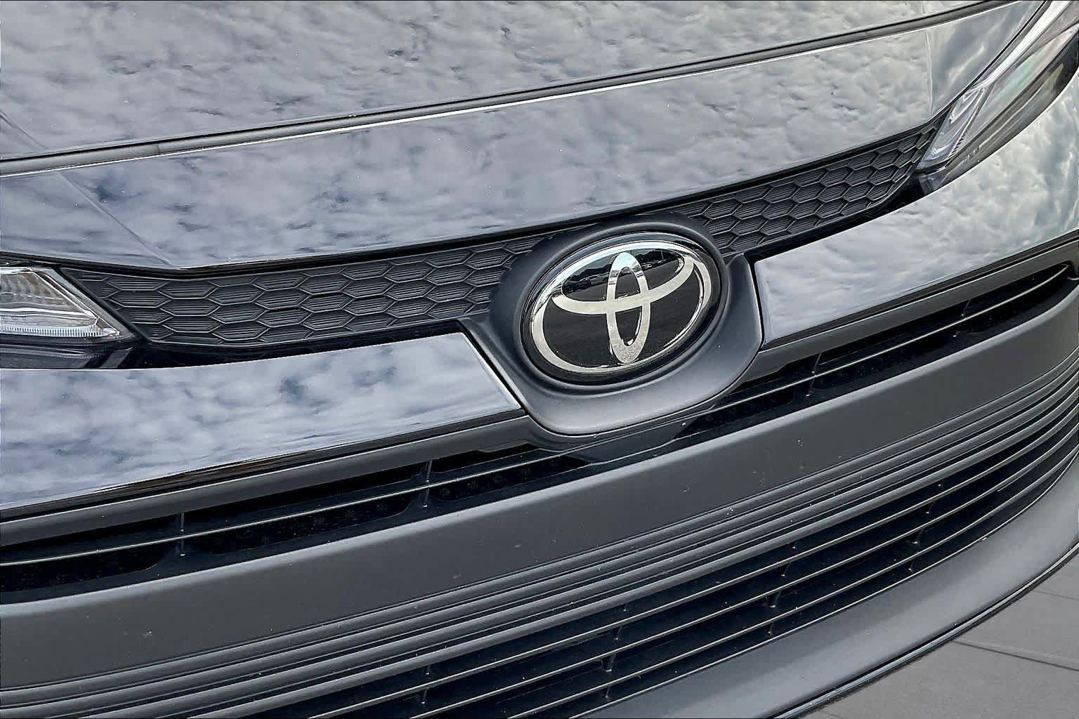 Used 2025 Toyota Corolla LE FWD image 29