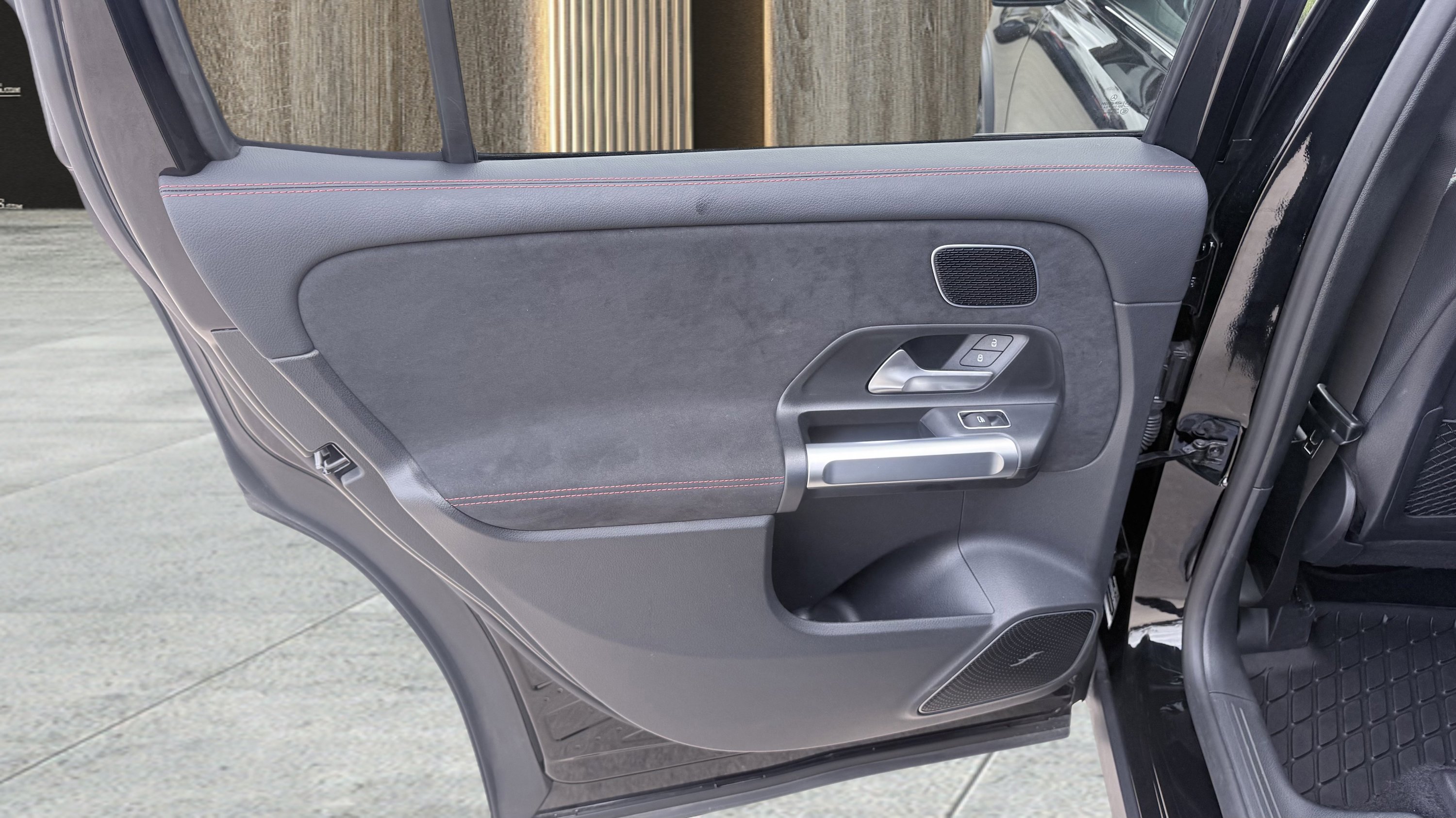 Used 2024 Mercedes-Benz GLB 250 image 30