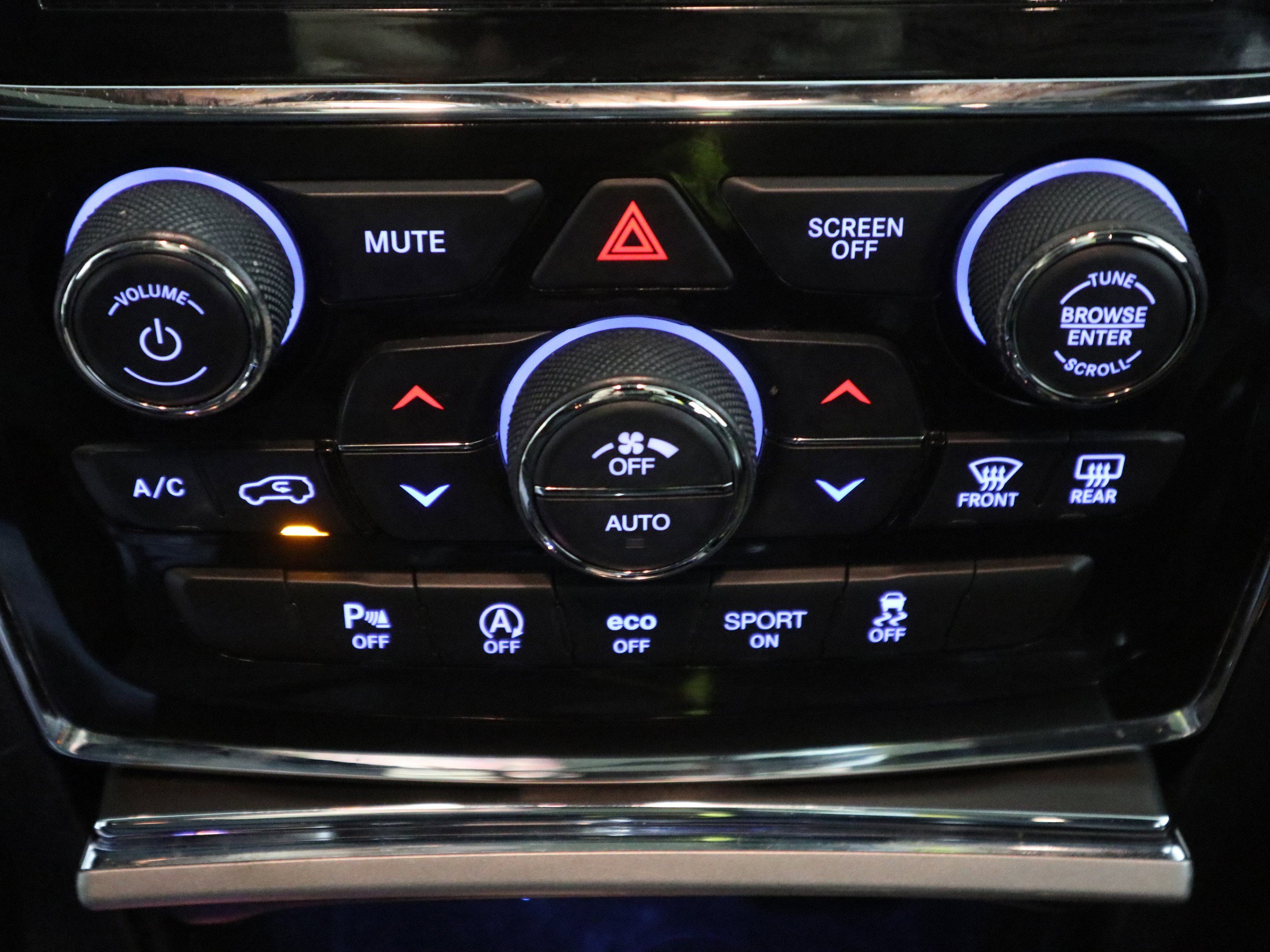 Used 2021 Jeep Grand Cherokee Limited w/ Luxury Group II image 26