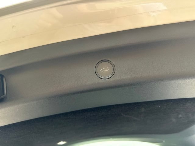 Used 2022 Tesla Model Y Long Range AWD/4WD image 18