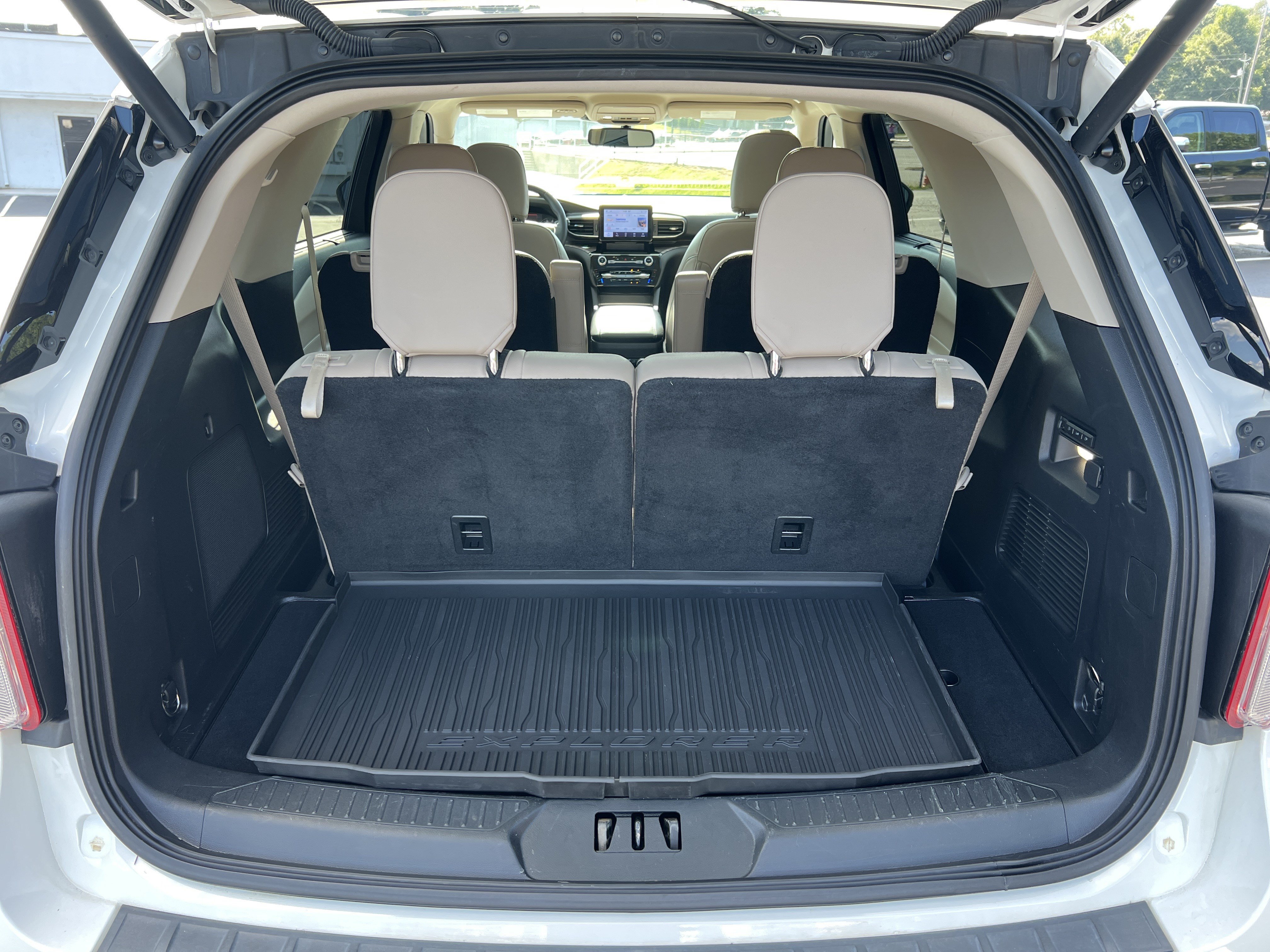Used 2022 Ford Explorer Limited w/ Equipment Group 301A RWD image 19