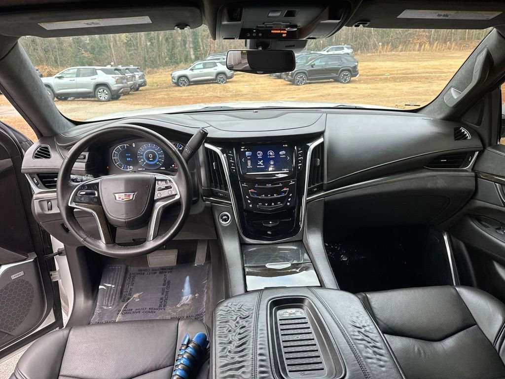 Used 2020 Cadillac Escalade Platinum image 31